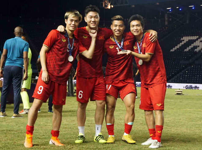 Đội tuyển Việt Nam với danh hiệu Á quân King’s cup