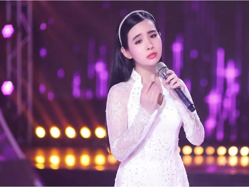 Hình ảnh dịu dàng cùng trang phục truyền thống